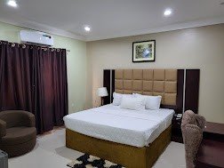 LIS HOTEL AND SUITES