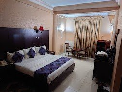 Crocodile Hotel